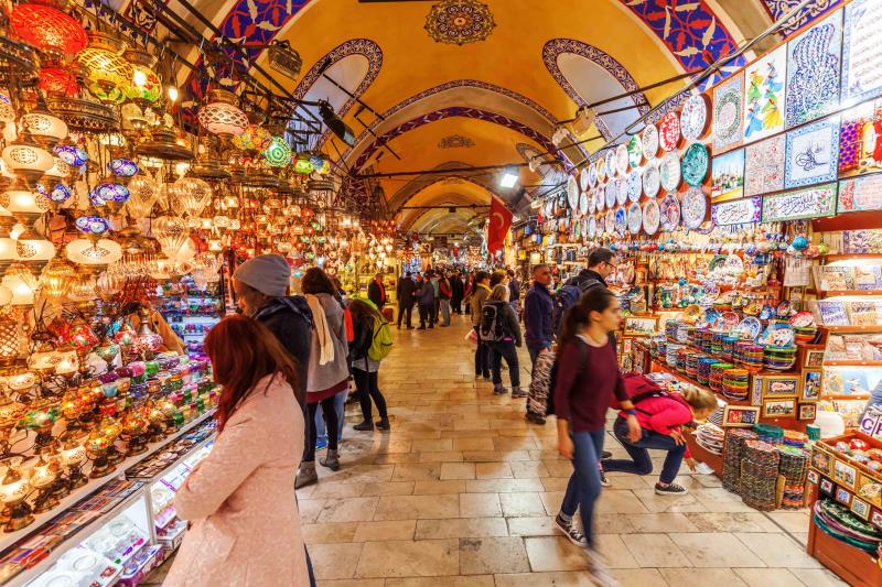 Image of people shopping in Grand Bazaar