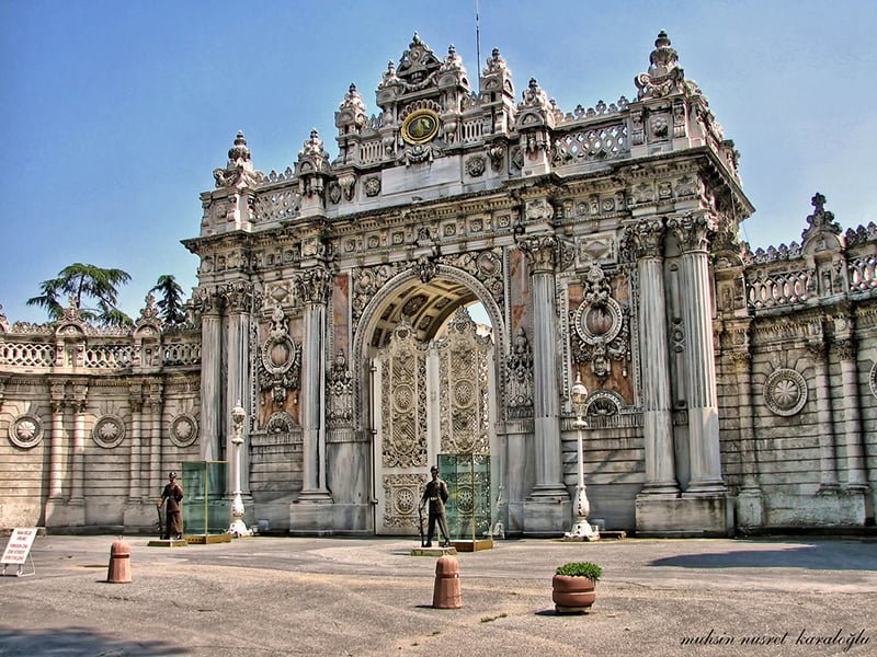 Main ornate gate to Dolmabahce palace, sunny day