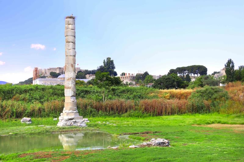 Image of pond in front of Temple of Artemis